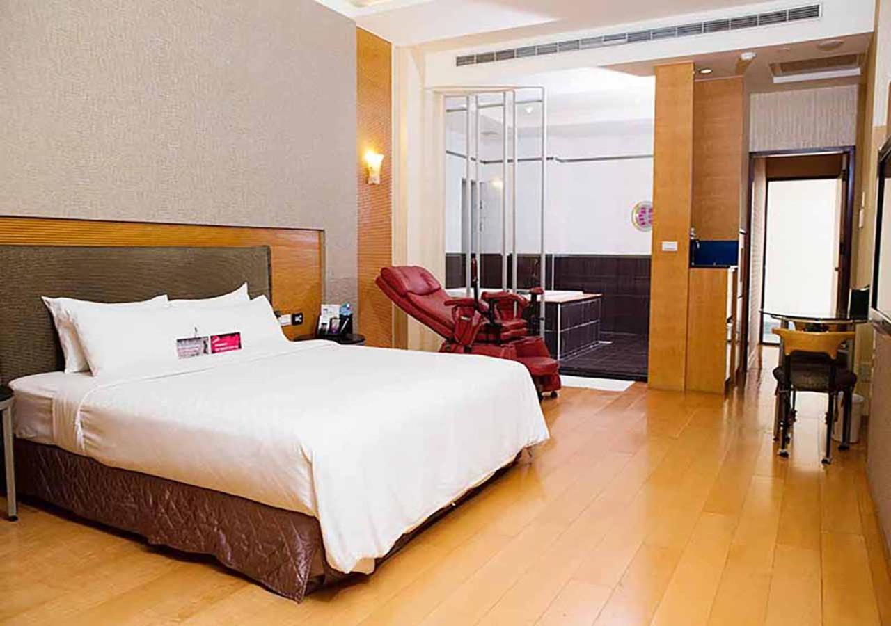 御宿Motel-建国馆 高雄 外观 照片